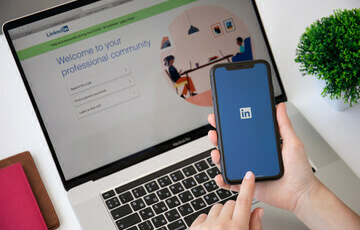 Is LinkedIn the right social network for your company ?