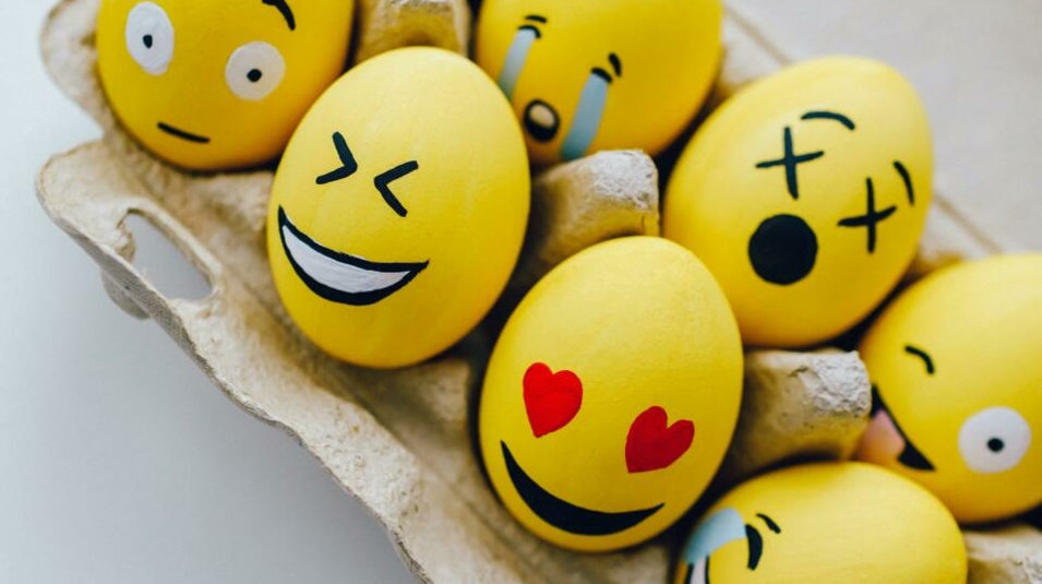 How to use emojis effectively on social media?